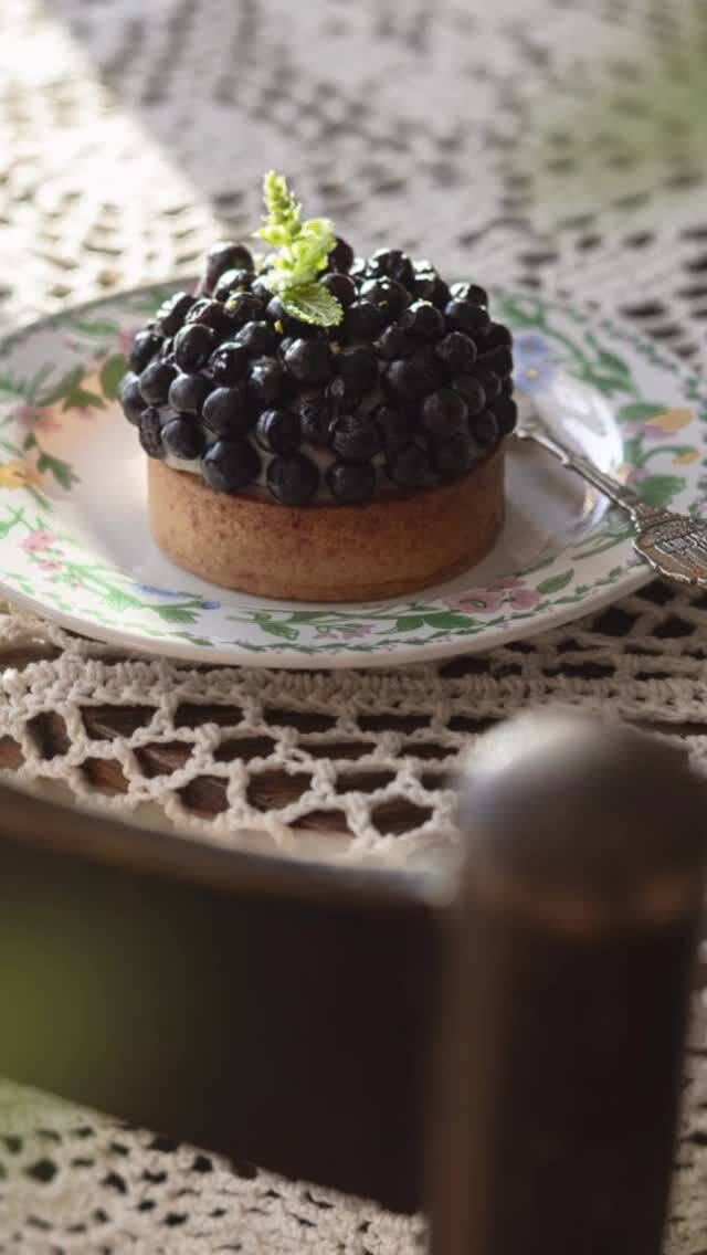 Zapraszam do mojej fotograficznej cukierni🎂🍦🍰

#fotowyzwanie03 @kobiecafotoszkola #foodphotography #moodyphotography #vintagevibes #cozyvibes #bakinglove #simplepleasures #storytellingthroughfood #takieniezasłodkie #wegańskiedesery @kostki #weganskieprzepisy #fotografiakulinarna #fotografiakulinarnawarszawa